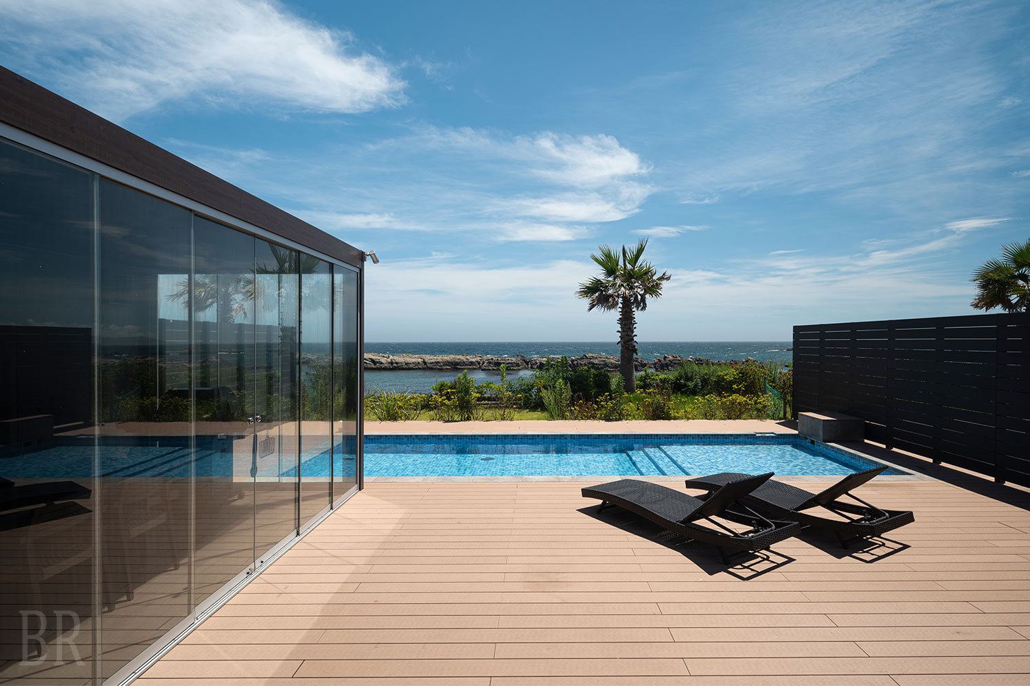 Private Ocean Villa 【VILLA 藍水-ransui-】プールサイド